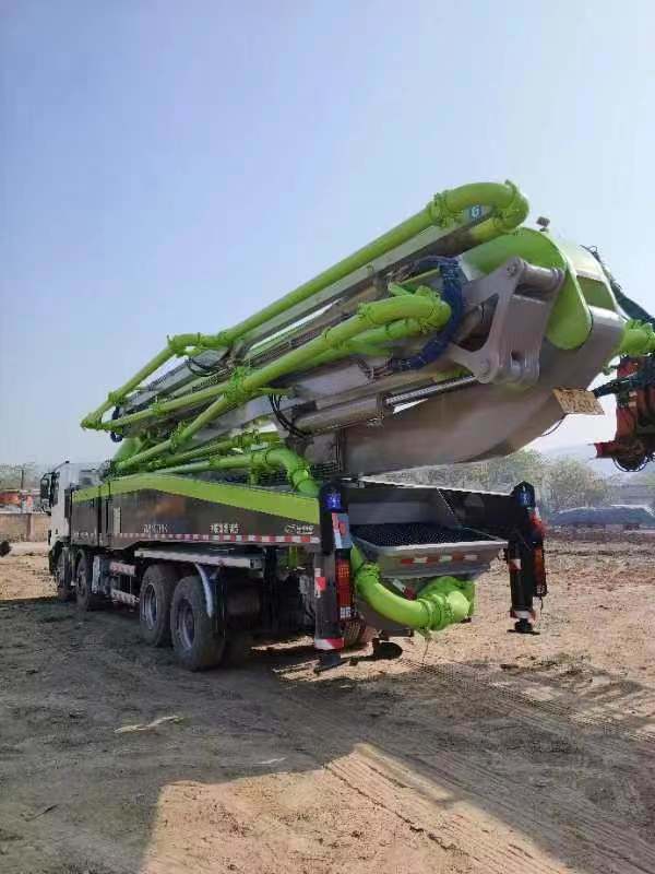 in 2013, The New Paint Preparation of 52 Meters Concrete Pump of Zoomlion Completed The Company′s Inventory